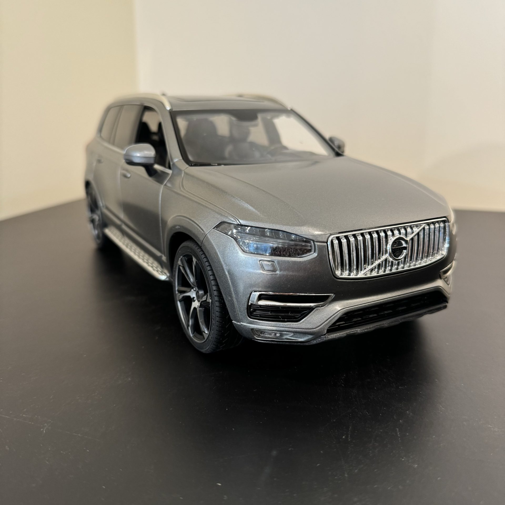 乗用ラジコンボルボ XC90 | MOBIMAX JAPAN株式会社